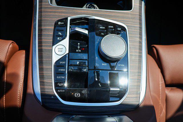 Photo of 2026 Mineral White Metallic BMW X5 PHEV
