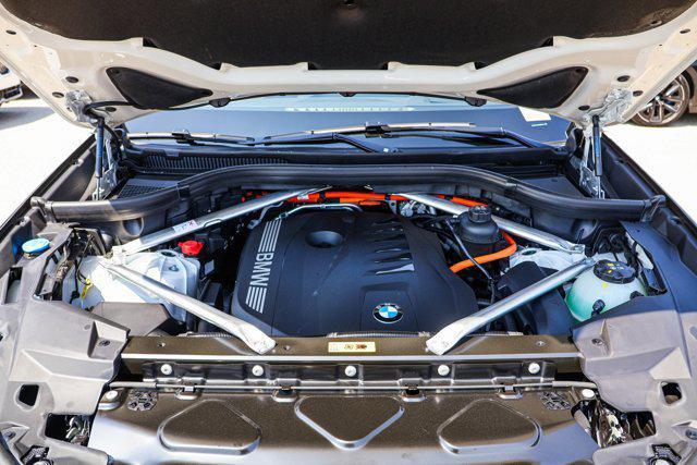 Photo of 2026 Mineral White Metallic BMW X5 PHEV