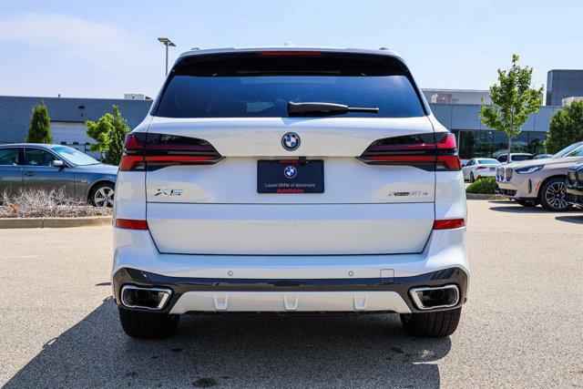 Photo of 2026 Mineral White Metallic BMW X5 PHEV