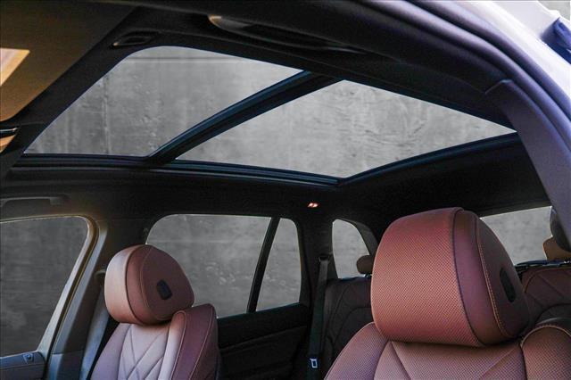 Photo of 2025 Alpine White BMW X5 PHEV