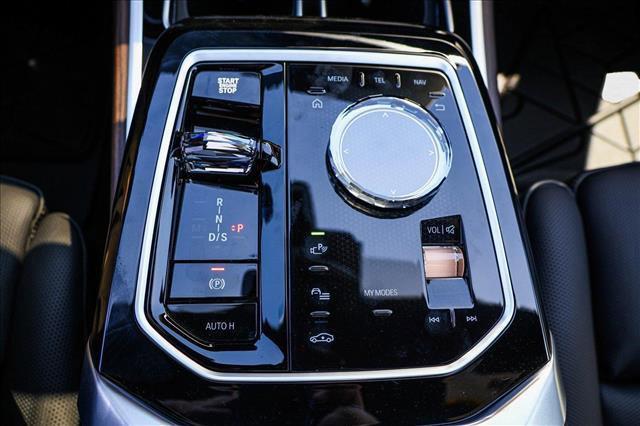 Photo of 2025 Black Sapphire Metallic BMW 760