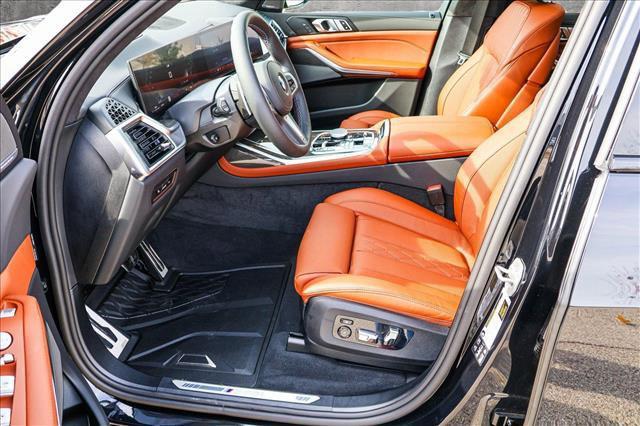 Photo of 2025 Black Sapphire Metallic BMW X7