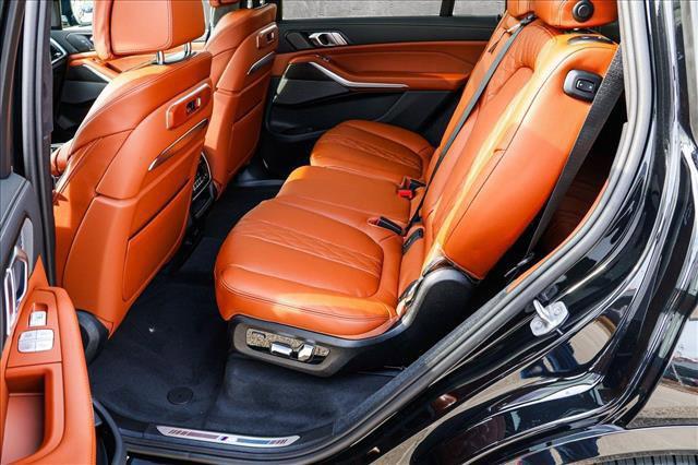 Photo of 2025 Black Sapphire Metallic BMW X7