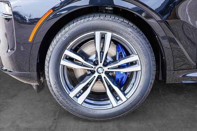 Photo of 2025 Black Sapphire Metallic BMW X7