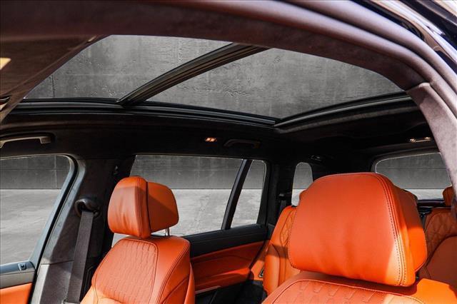 Photo of 2025 Black Sapphire Metallic BMW X7