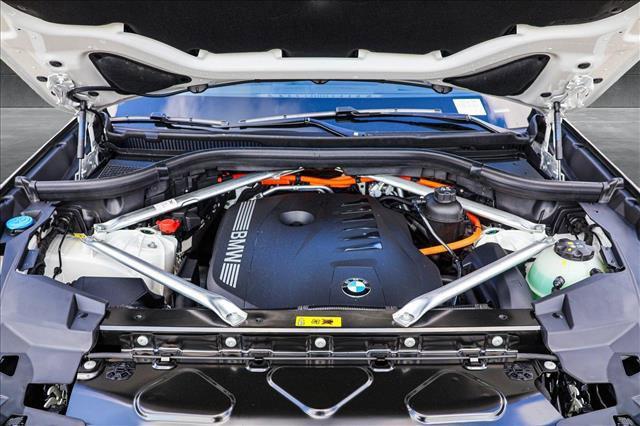 Photo of 2026 Alpine White BMW X5 PHEV