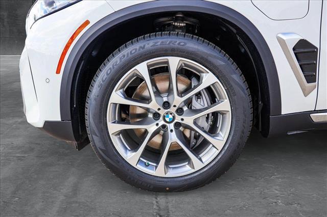 Photo of 2026 Alpine White BMW X5 PHEV