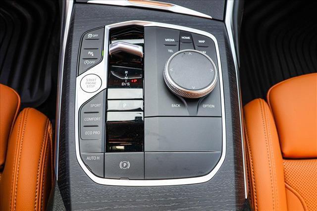 Photo of 2025 Mineral White Metallic BMW 330
