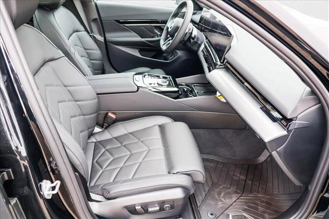 Photo of 2025 Black Sapphire Metallic BMW 530
