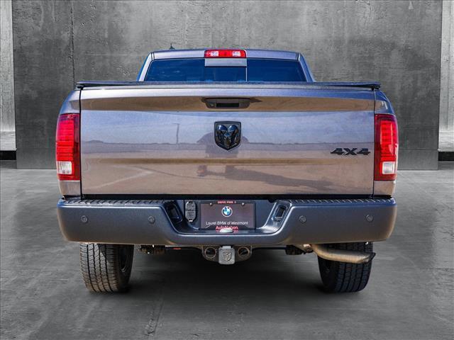 Photo of 2019 Granite Crystal Metallic Clearcoat RAM 1500 Classic