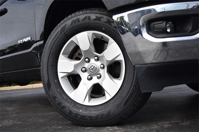 Photo of 2023 Diamond Black Crystal Pearlcoat RAM 1500