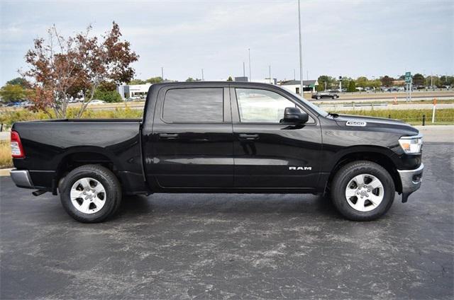 Photo of 2023 Diamond Black Crystal Pearlcoat RAM 1500
