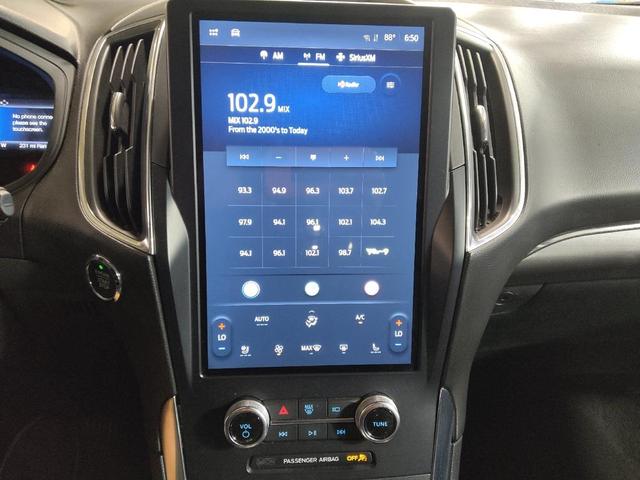 Photo of 2024 Agate Black Metallic Ford Edge