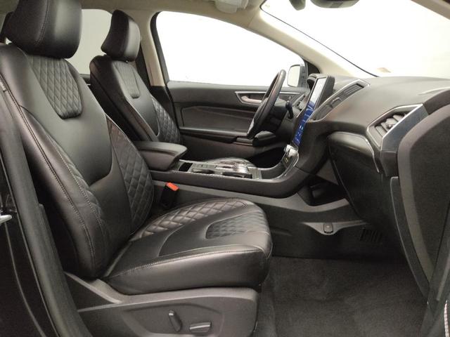 Photo of 2024 Agate Black Metallic Ford Edge