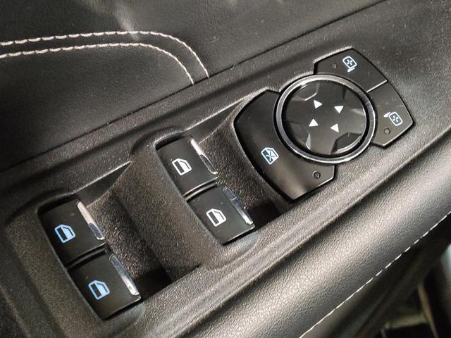 Photo of 2024 Agate Black Metallic Ford Edge