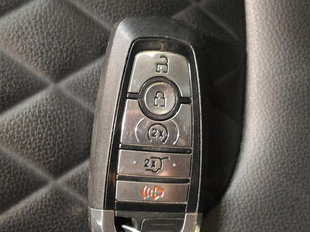 Photo of 2024 Agate Black Metallic Ford Edge