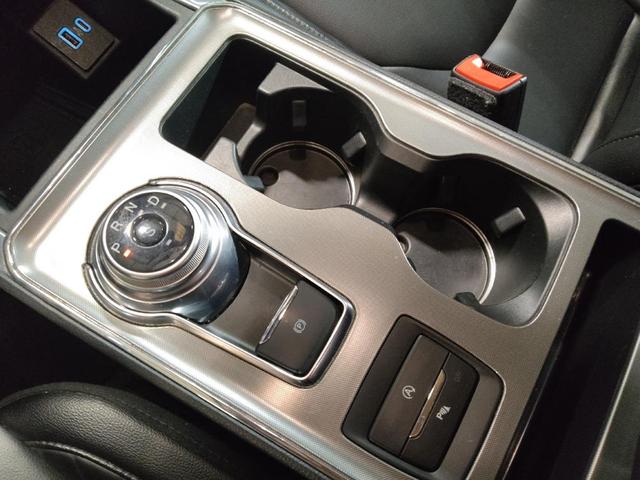 Photo of 2024 Agate Black Metallic Ford Edge