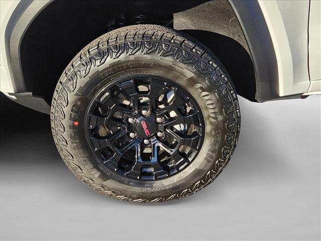 Photo of 2026 Summit White GMC Canyon