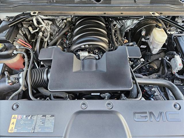 Photo of 2018 Summit White GMC Yukon