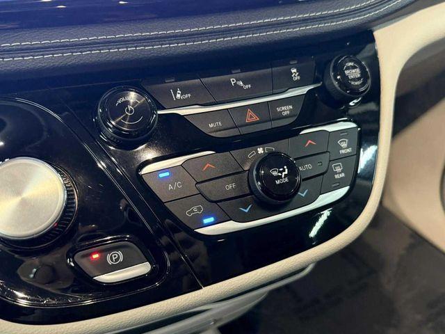 Photo of 2023 Black Chrysler Pacifica Hybrid