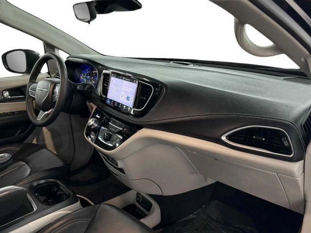 Photo of 2023 Black Chrysler Pacifica Hybrid