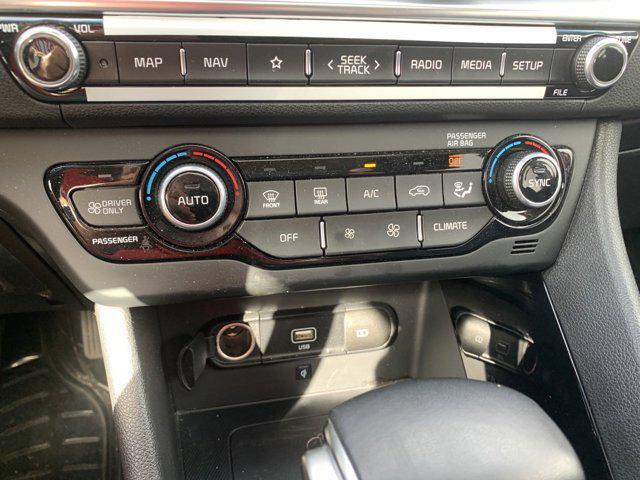 Photo of 2022 Runway Red Kia Niro