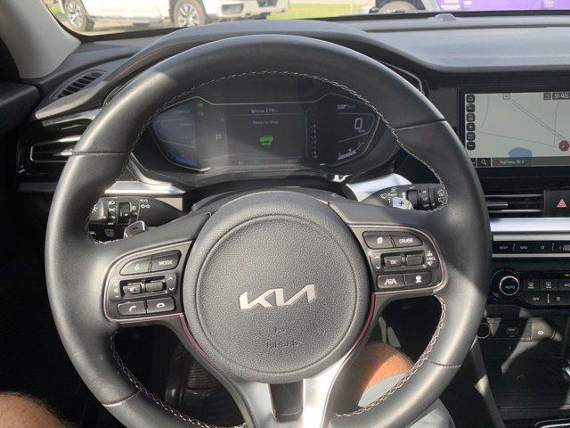Photo of 2022 Runway Red Kia Niro