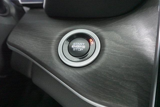 Photo of 2025 Diamond Black Crystal Pearlcoat Jeep Grand Cherokee L