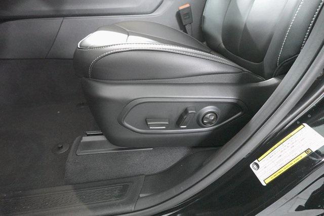 Photo of 2025 Diamond Black Crystal Pearlcoat Jeep Grand Cherokee L