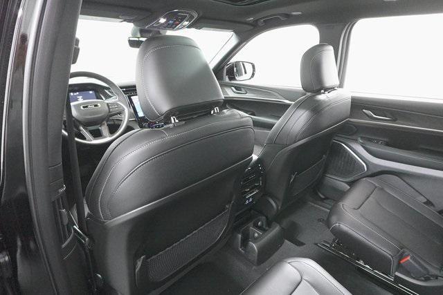 Photo of 2025 Diamond Black Crystal Pearlcoat Jeep Grand Cherokee L