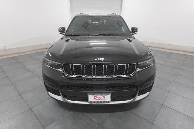Photo of 2025 Diamond Black Crystal Pearlcoat Jeep Grand Cherokee L