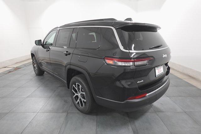 Photo of 2025 Diamond Black Crystal Pearlcoat Jeep Grand Cherokee L