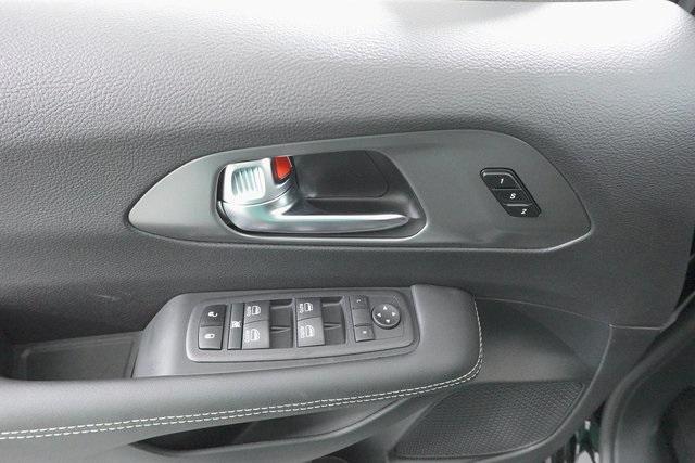 Photo of 2025 Diamond Black Crystal Pearlcoat Chrysler Pacifica