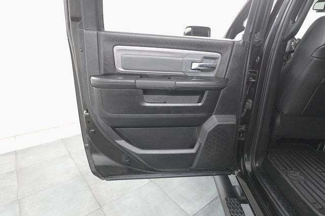 Photo of 2017 Brilliant Black Crystal Pearlcoat RAM 2500