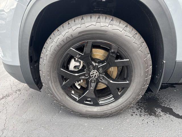 Photo of 2025 Pure Gray Volkswagen Atlas