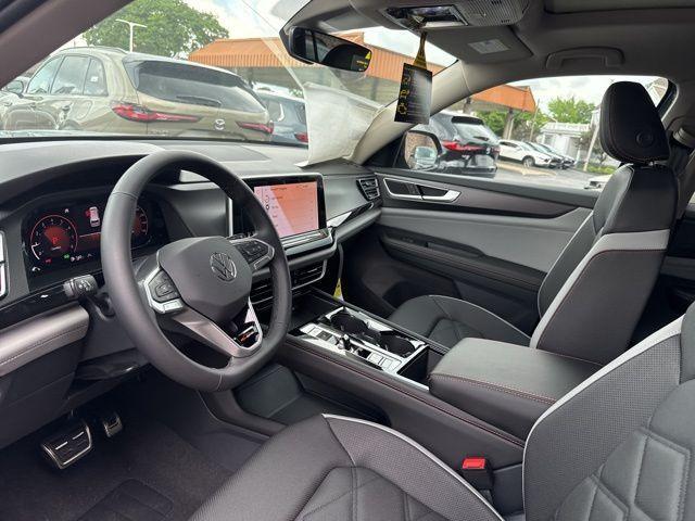 Photo of 2025 Pure Gray Volkswagen Atlas