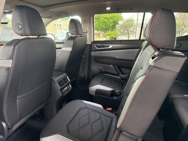 Photo of 2025 Pure White Volkswagen Atlas