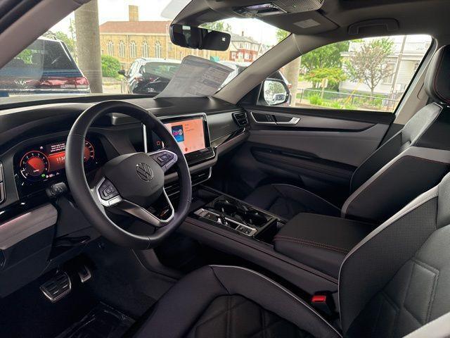 Photo of 2025 Pure White Volkswagen Atlas