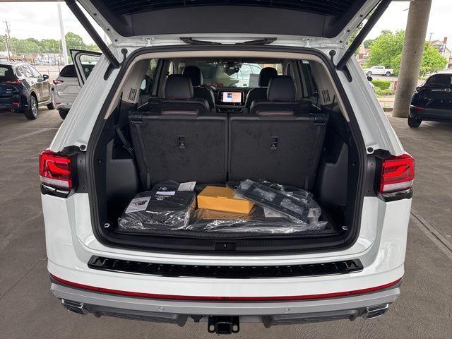 Photo of 2025 Pure White Volkswagen Atlas
