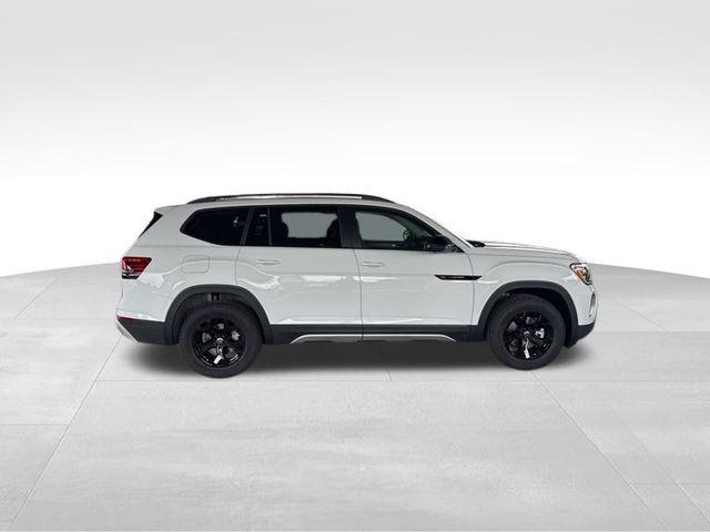 Photo of 2025 Pure White Volkswagen Atlas