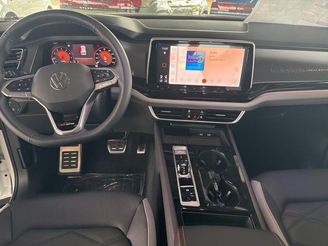 Photo of 2025 Pure White Volkswagen Atlas
