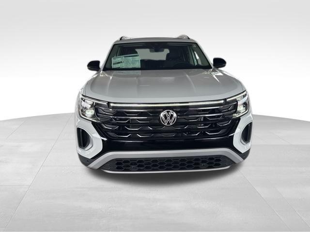 Photo of 2025 Pure White Volkswagen Atlas