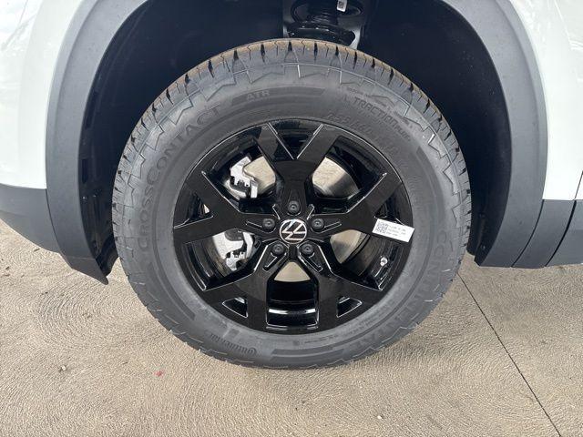 Photo of 2025 Pure White Volkswagen Atlas
