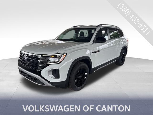 Photo of 2025 Pure White Volkswagen Atlas