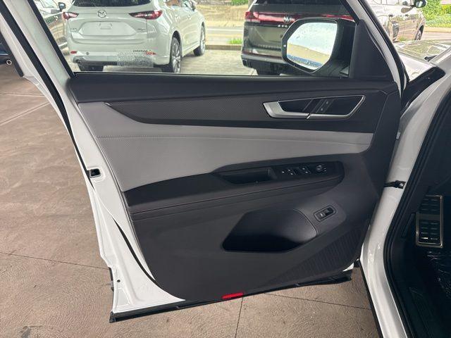 Photo of 2025 Pure White Volkswagen Atlas