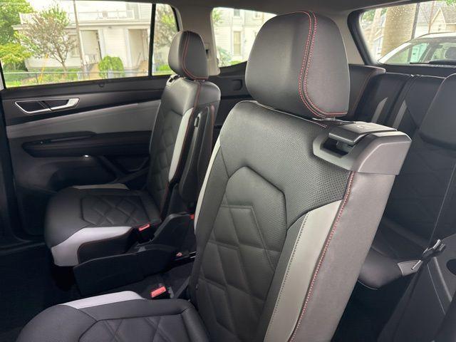 Photo of 2025 Pure White Volkswagen Atlas