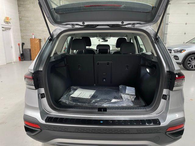 Photo of 2025 Pyrite Silver Metallic Volkswagen Taos