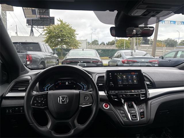 Photo of 2023 Platinum White Pearl Honda Odyssey