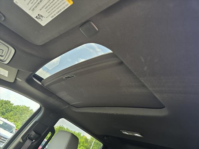 Photo of 2024 Summit White GMC Sierra 1500