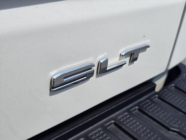 Photo of 2024 Summit White GMC Sierra 1500